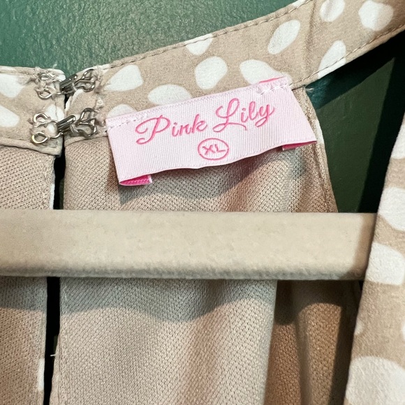 NWOT Pink Lilly Romper - Picture 6 of 6